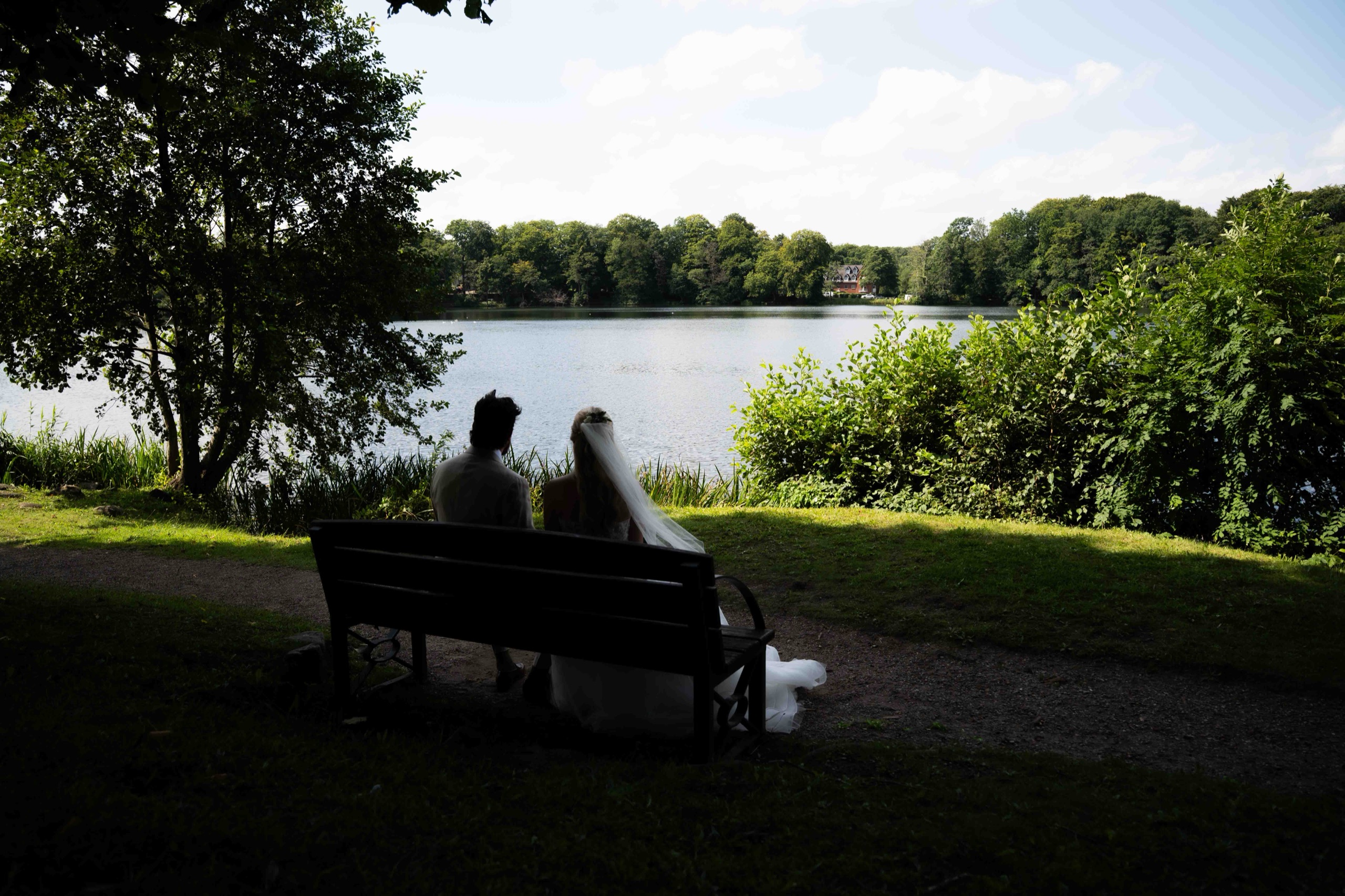 Hochzeitsfotograf Sara & Laurenz – intime Aufnahme des Brautpaars